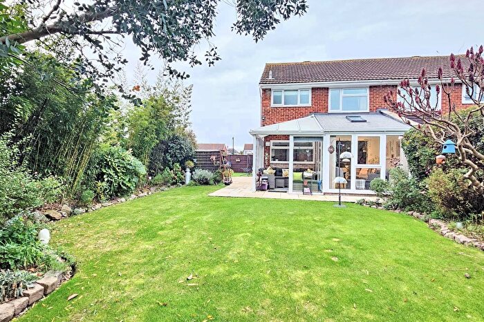 3 Bedroom Semi-Detached House For Sale In Kingsmead Avenue, Stubbington, PO14