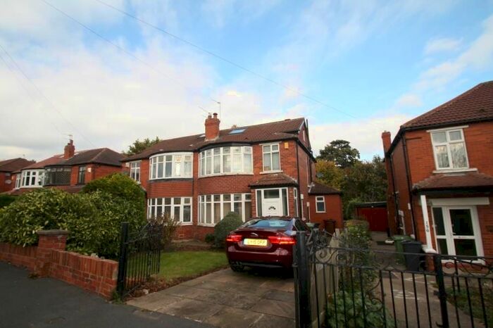 4 Bedroom Flat To Rent In West Park Drive West, Roundhay, Leeds, LS8