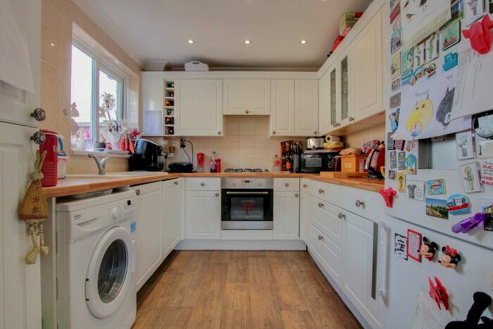 3 Bedroom End Of Terrace House For Sale In Long Lynderswood, Basildon, SS15