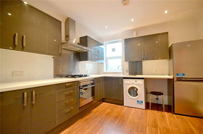 3 Bedroom Apartment To Rent In Sydenham Road, Croydon, Surrey, CR0