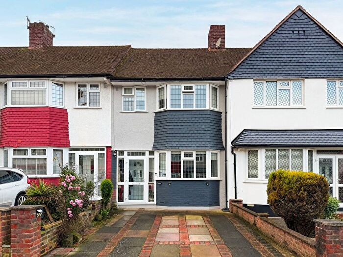 3 Bedroom Terraced House For Sale In Longhill Road, London, SE6