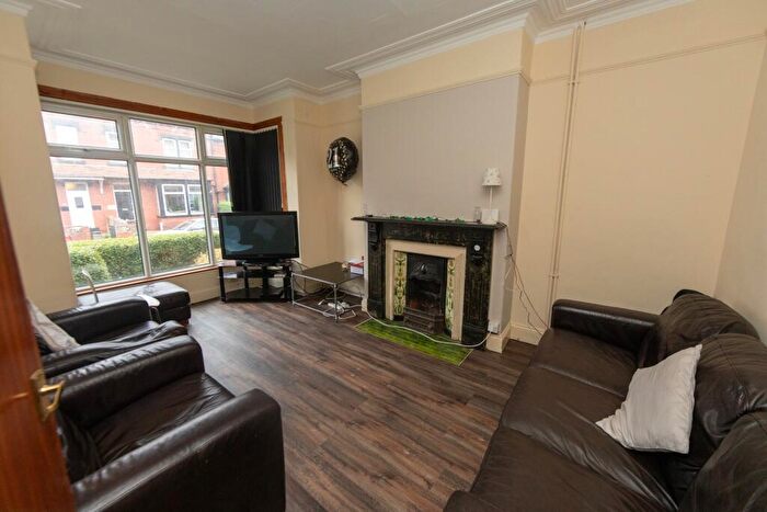 5 Bedroom House To Rent In Headingley Avenue, Leeds, LS6
