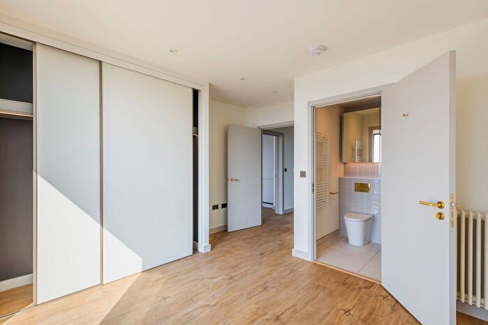 2 Bedroom Flat To Rent In Selbourne Road, Walthamstow, E17