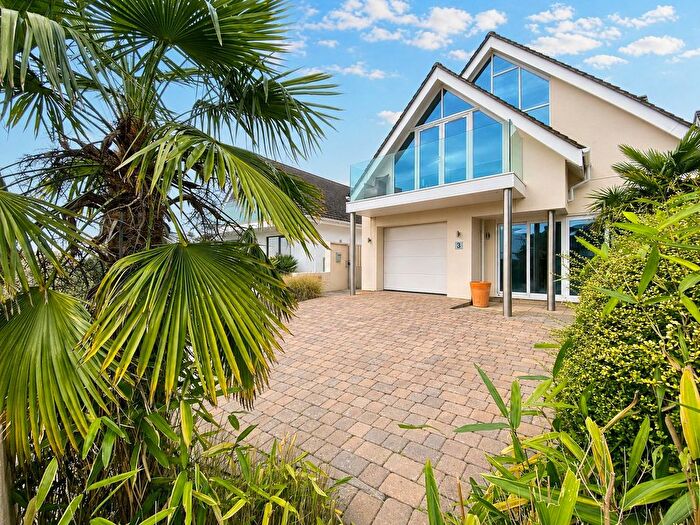 4 Bedroom Detached House For Sale In Partridge Drive, Lilliput, BH14