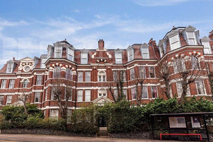 Flat To Rent In Hornsey Lane, Highgate, N6