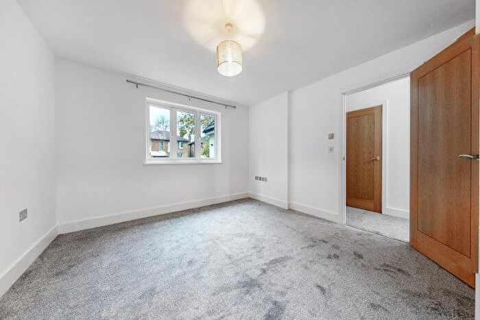 2 Bedroom Flat To Rent In Station Road, Bromley, BR2