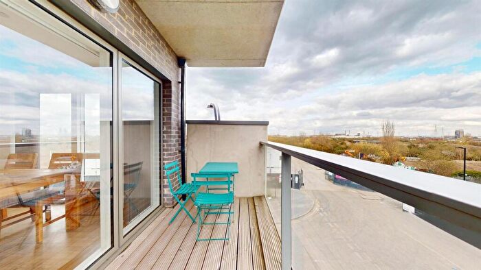 1 Bedroom Flat For Sale In Gallions Reach, London, E16