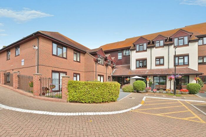 1 Bedroom Flat For Sale In Springwood Court, New Romney, TN28