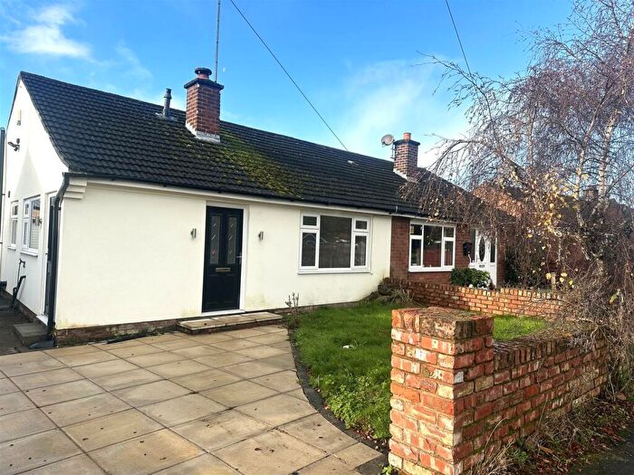 2 Bedroom Semi-Detached Bungalow To Rent In Derwent Way, Neston, CH64