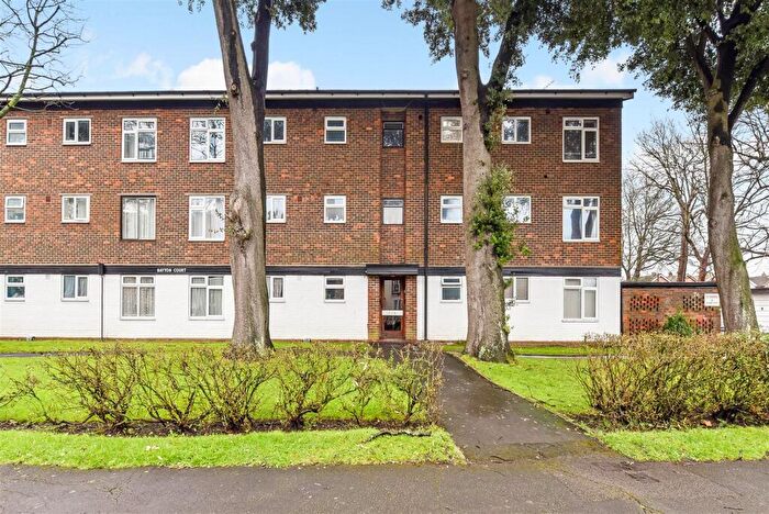 4 Bedroom Apartment To Rent In Velyn Avenue, Chichester, PO19