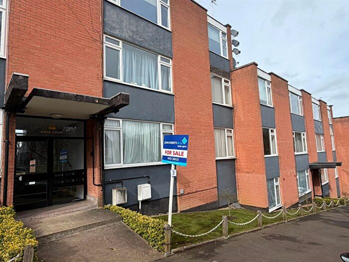 2 Bedroom Flat For Sale In Swan Court, Shire Lane, Chorleywood, WD3