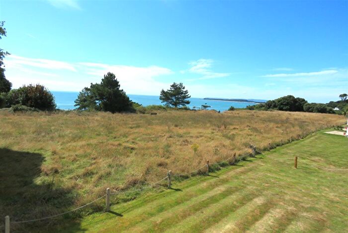 2 Bedroom Flat To Rent In Beacon Drive, Highcliffe, Christchurch, BH23