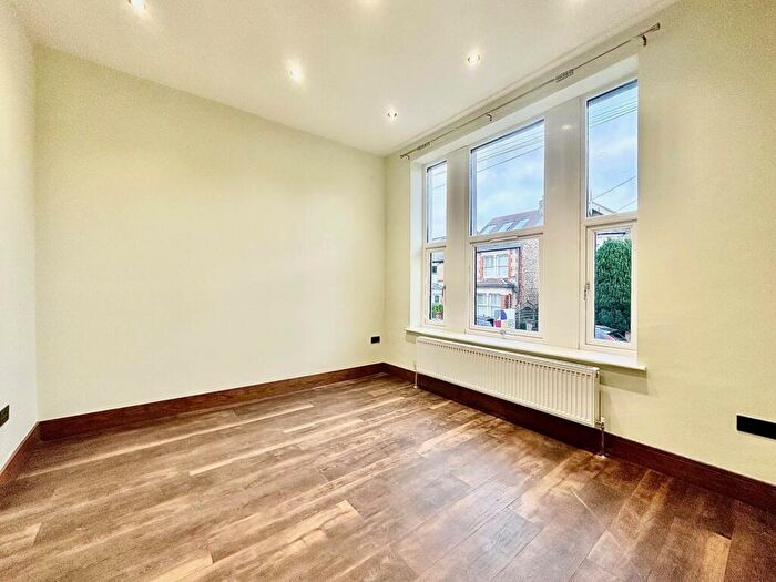 4 Bedroom Terraced House To Rent In Salisbury Road, Barnet, EN5