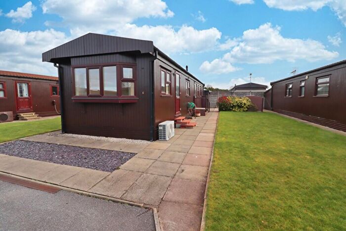 2 Bedroom Park Home For Sale In Sycamore Avenue, The Elms, Torksey, LN1