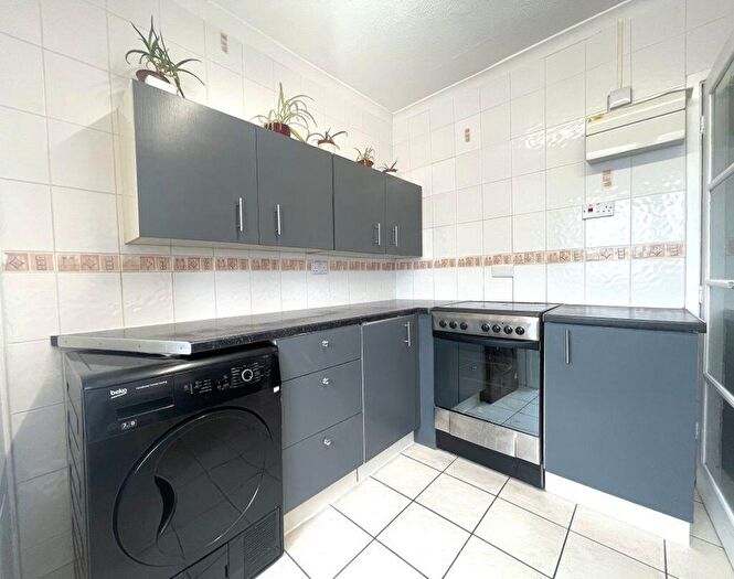 2 Bedroom Flat To Rent In Central Avenue, Dogsthorpe, Peterborough, PE1