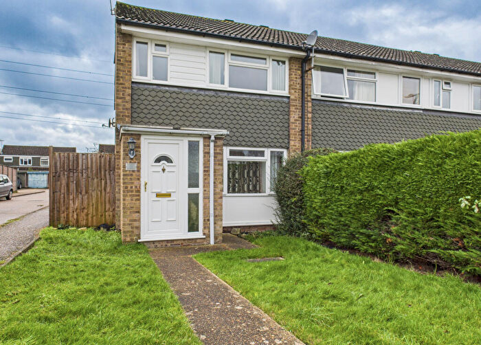 3 Bedroom End Of Terrace House For Sale In Slattenham Close, Aylesbury, Buckinghamshire, HP19