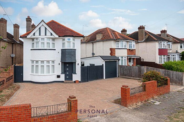 3 Bedroom Detached House To Rent In Fairfield Way, Epsom, KT19