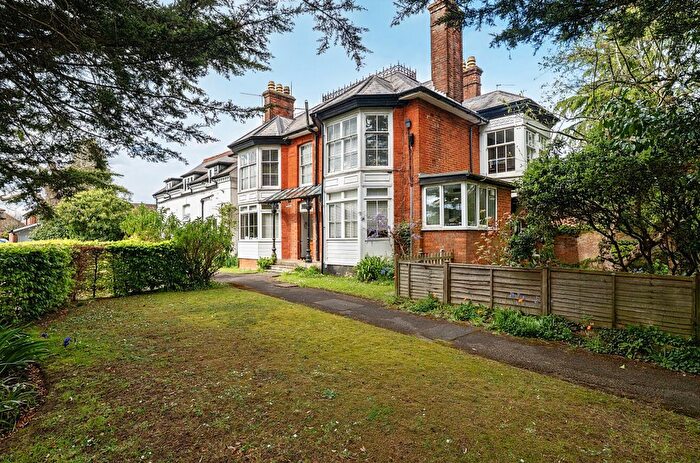 2 Bedroom Flat For Sale In Guildford, Surrey, GU1