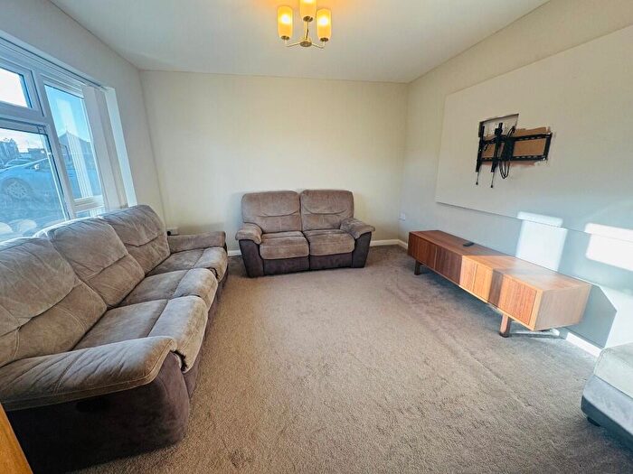 3 Bedroom Semi-Detached House To Rent In Radnor Road, Luton, Bedfordshire, LU4