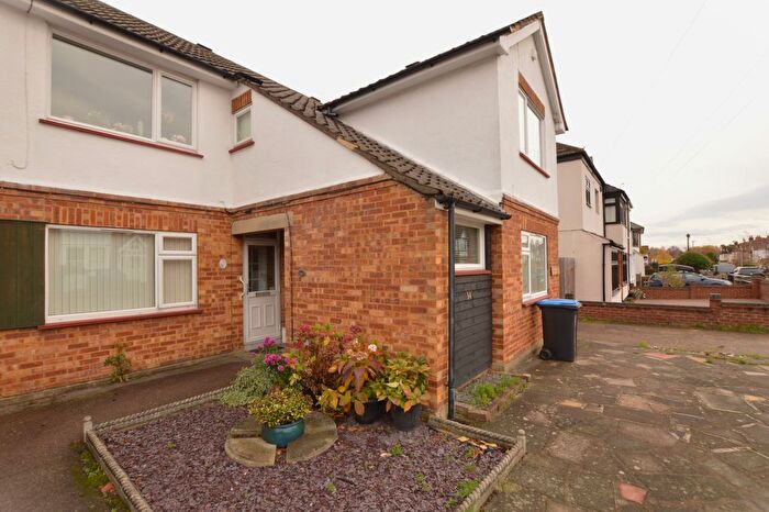 2 Bedroom Maisonette To Rent In Algers Road, Loughton, IG10