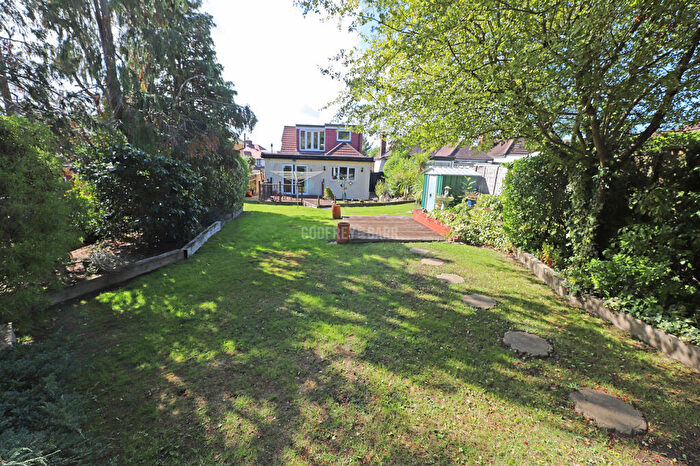 4 Bedroom Detached House For Sale In Stoneyfields Gardens, Edgware, HA8