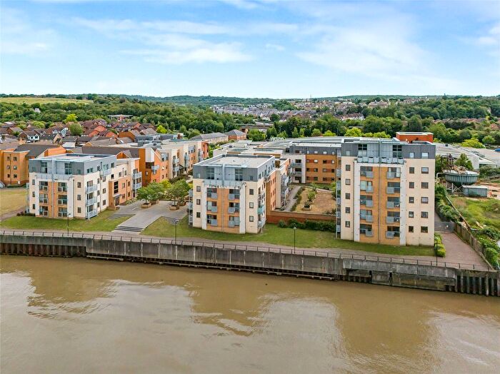 2 Bedroom Flat For Sale In North Star Boulevard, Greenhithe, Kent, DA9