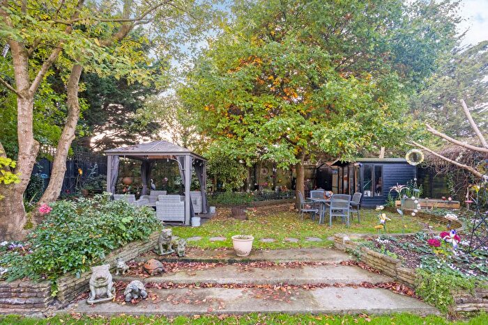 3 Bedroom Detached Bungalow For Sale In Hilfield Lane, Watford, WD25