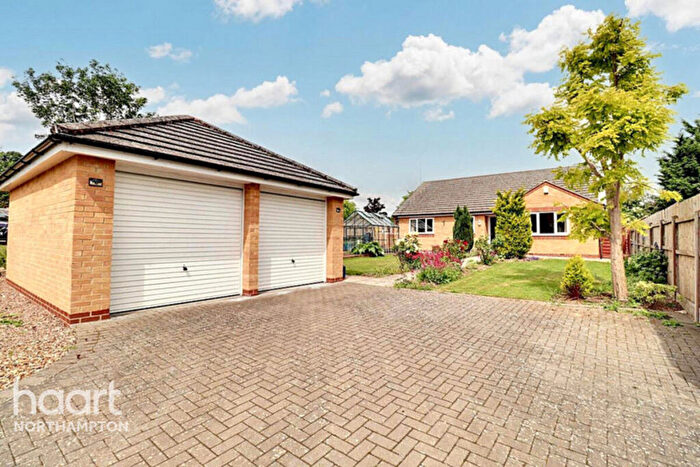 3 Bedroom Detached Bungalow For Sale In Billing Road East, Northampton, NN3