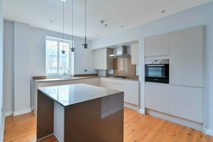 3 Bedroom Flat To Rent In East Dulwich Grove, East Dulwich, London, SE22