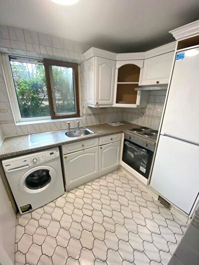 2 Bedroom Flat To Rent In Mallard Court, Stocksfield Road, Walthamstow, E17