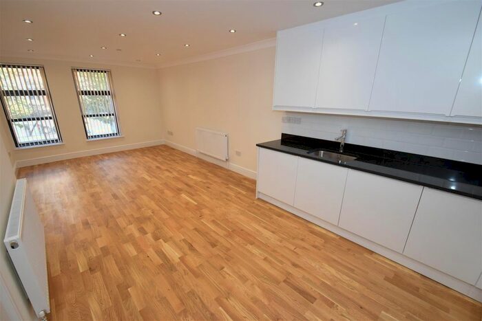2 Bedroom Flat To Rent In Church Path, Croydon, CR0