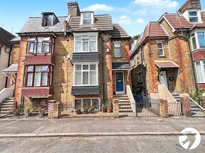 4 Bedroom Semi Detached House For Sale In The Close, Rochester, Kent, ME1