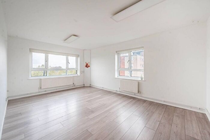 2 Bedroom Flat To Rent In Churchill Court, Northolt, UB5