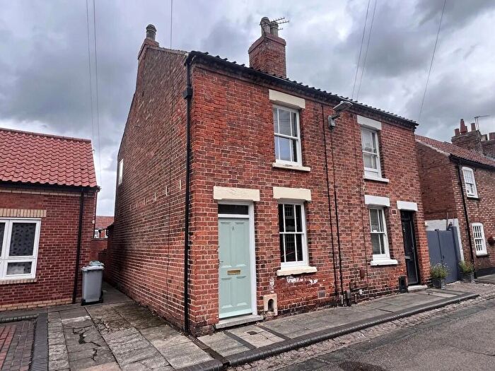 2 Bedroom Cottage For Sale In King Street, Newark, Nottinghamshire., NG24