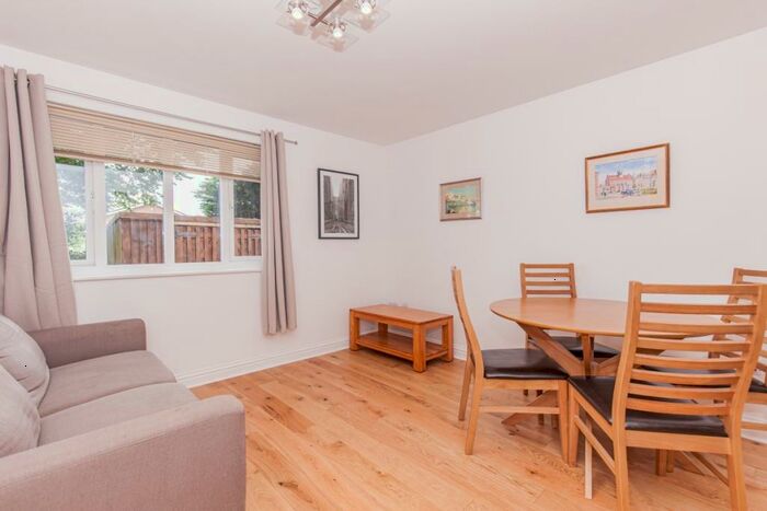2 Bedroom Apartment To Rent In Five Mile Drive, North Oxford, OX2