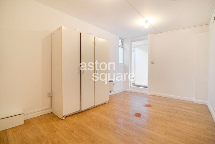 Studio To Rent In Glengall Road, Edgware, HA8