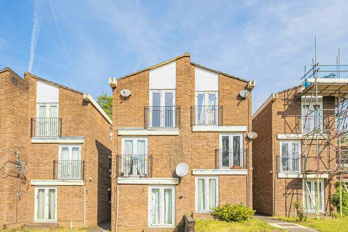 2 Bedroom Flat To Rent In Stonegrove Gardens, Stanmore, Edgware, HA8