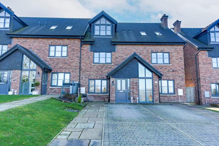 3 Bedroom Town House For Sale In Windsor Place, Congleton, CW12