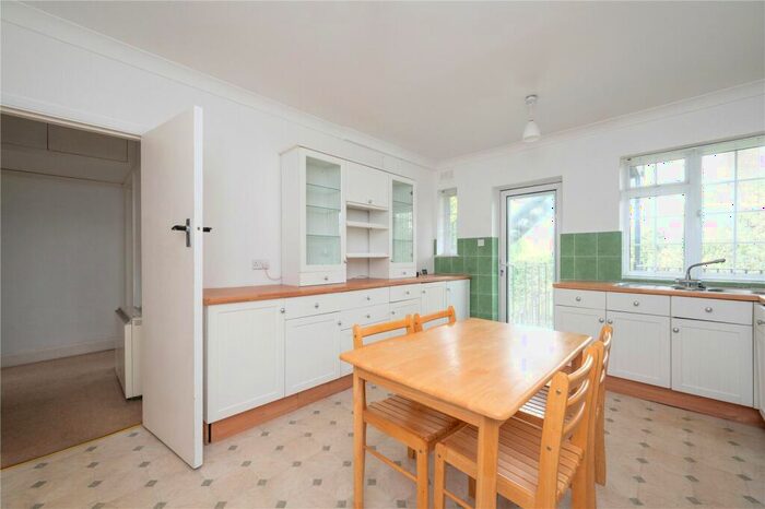 2 Bedroom Flat For Sale In Grange Street, St. Albans, Hertfordshire, AL3