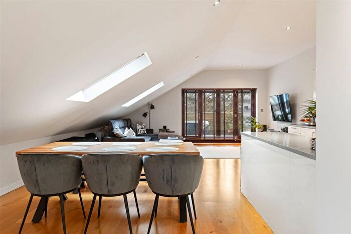 2 Bedroom Flat For Sale In High Street, Hampton Hill, TW12