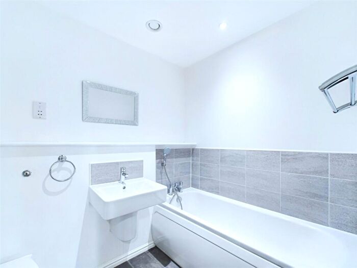 2 Bedroom Apartment To Rent In Arneil Drive, Crewe Toll, Edinburgh, EH5