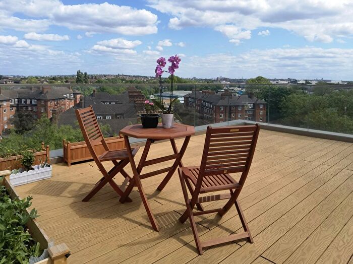 2 Bedroom Flat To Rent In North End Road, Wembley, HA9