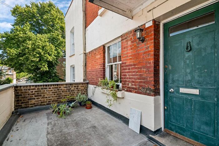 1 Bedroom Flat To Rent In Cleaver Street, Kennington, SE11