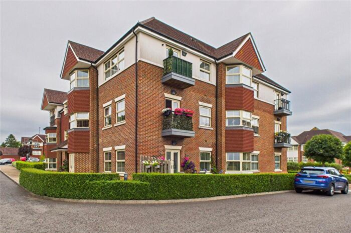 2 Bedroom Apartment For Sale In Durrants Drive, Faygate, Horsham, West Sussex, RH12