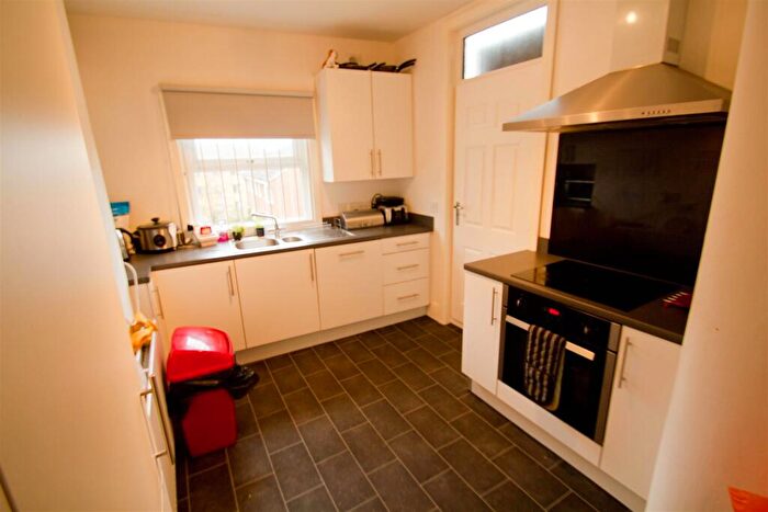 6 Bedroom Terraced House To Rent In Blenheim Crescent, Hyde Park, Leeds, LS2