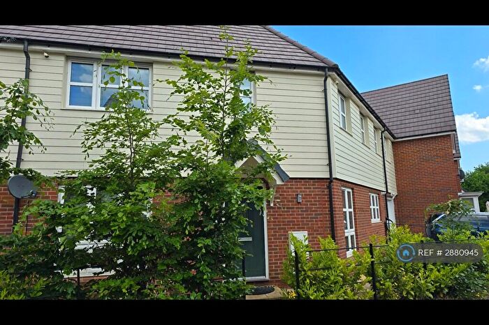3 Bedroom Terraced House To Rent In Farleigh Drive, Aylesbury, HP18