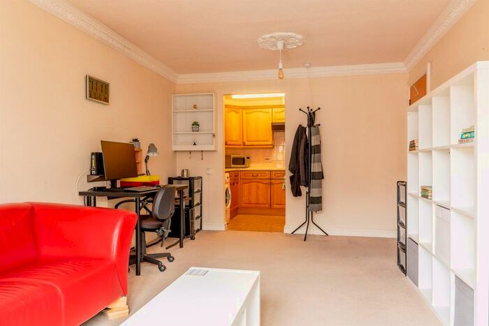 1 Bedroom Apartment For Sale In The Fosseway, Bristol, BS8
