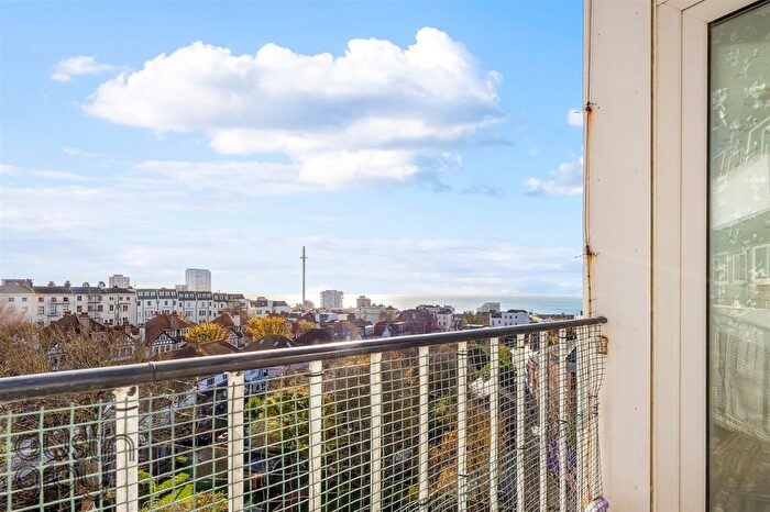 2 Bedroom Flat For Sale In Furze Hill, Hove, BN3