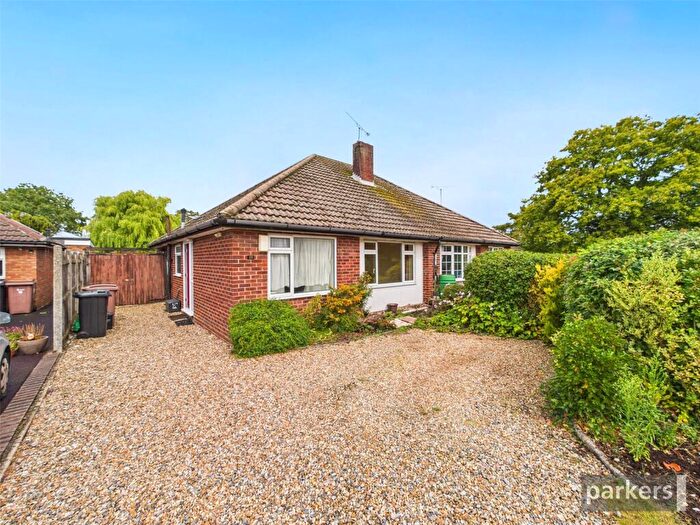 2 Bedroom Bungalow For Sale In Paddock Heights, Twyford, Reading, Berkshire, RG10