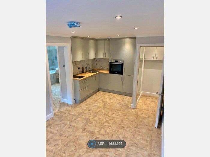 1 Bedroom Flat To Rent In Florence Court, London, SW19